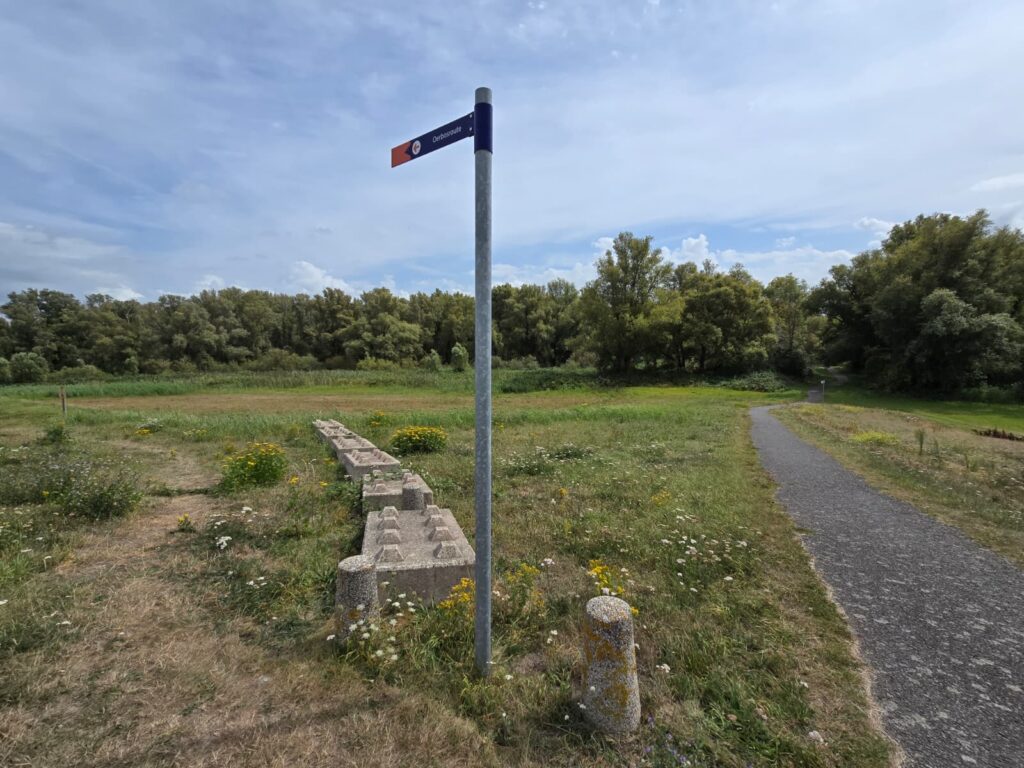 Het begin van de routen bij het Wilgenbos en het drijvend wandelpad