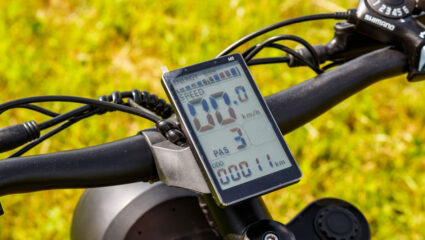 Fietscomputer op een e-bike instellen om de accu te sparen