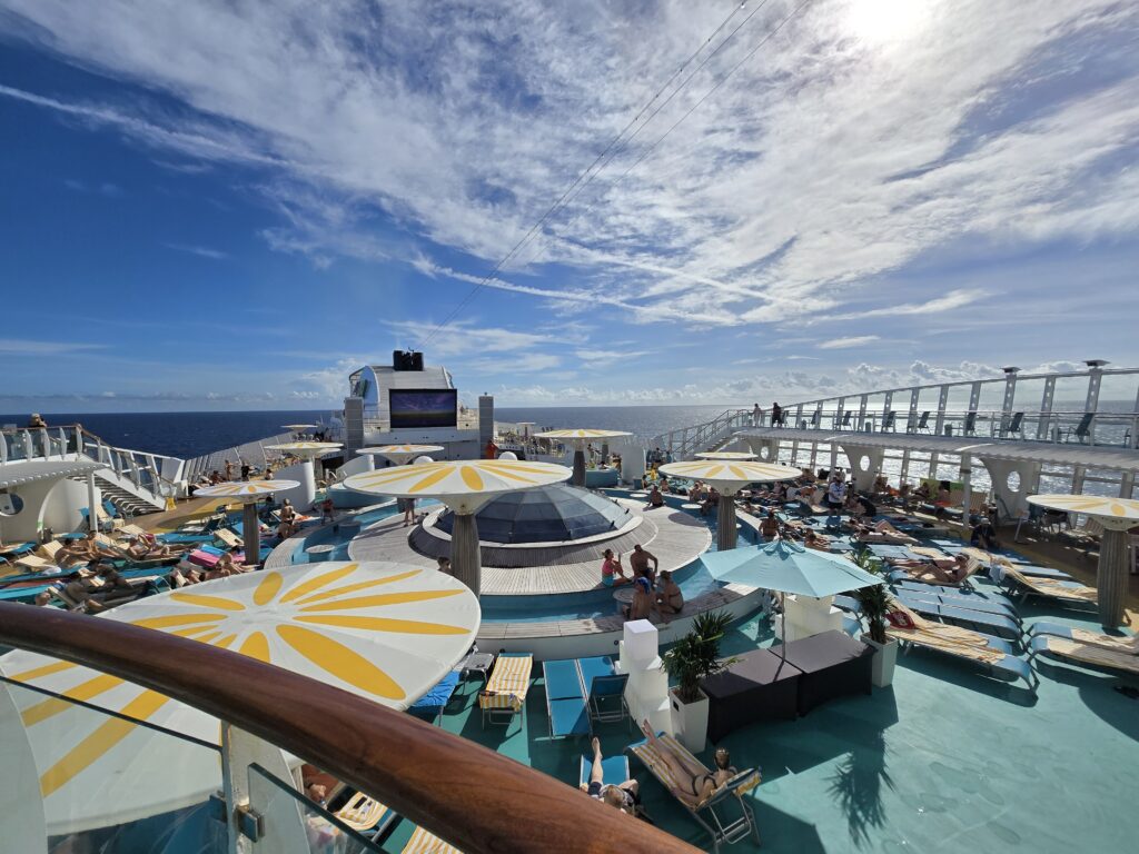 Boven op het dek tijdens de cruise