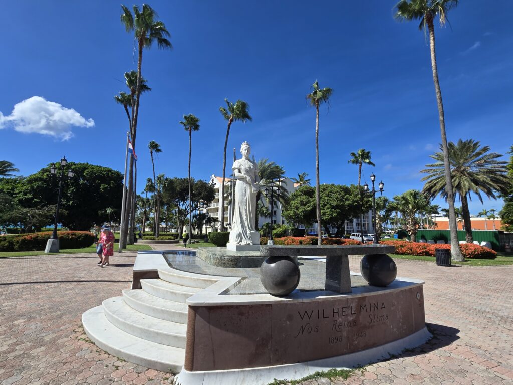 Standbeel van koningin Wilhelmina op Aruba