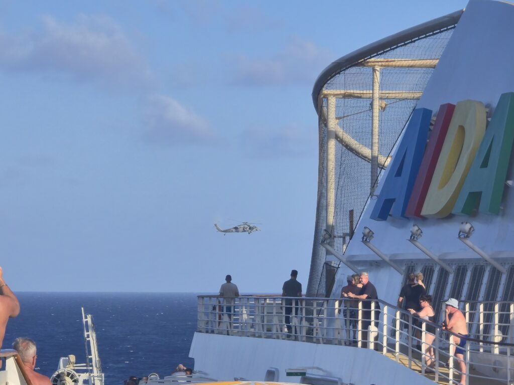 Helikopter op zee, tijdens de cruise