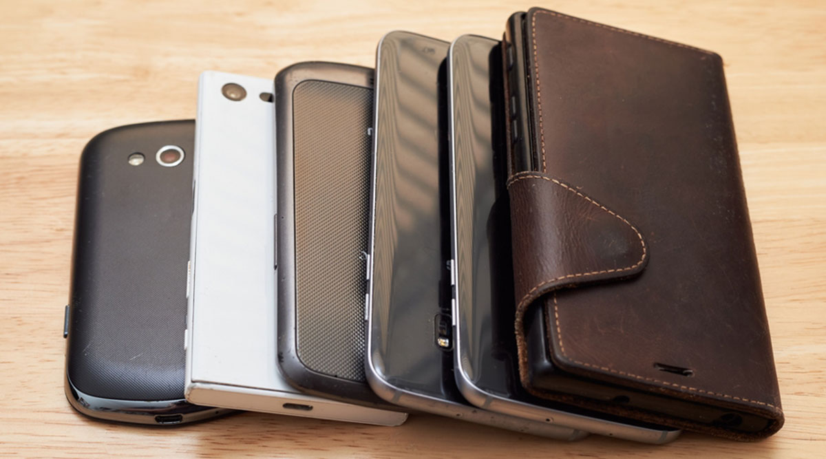 Een verzameling oude mobieltjes