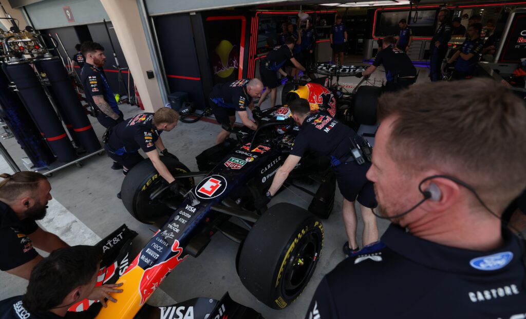 De nieuwe auto van Max Verstappen wordt getest voor het nieuwe Formule 1-seizoen