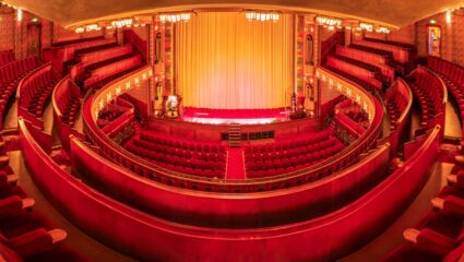 Theaterzaal van Theater Tuschinski in Amsterdam