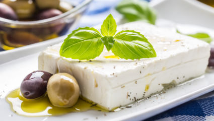 Feta met olijven en verse basilicum