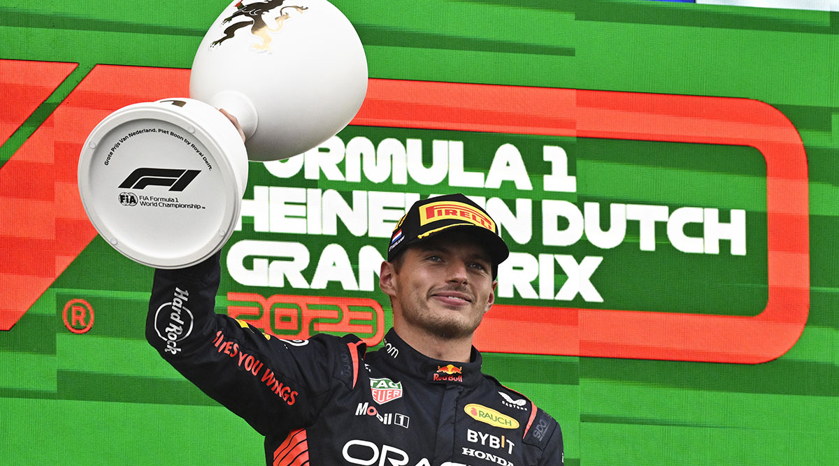Max Verstappen met zijn beker na zijn winst tijdens de Dutch Grand Prix in Zandvoort.