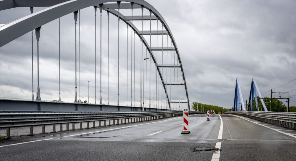 De Suurhoffbrug behoort tot de afgesloten bruggen in 2026